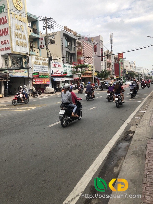 Cho thuê nhà (nở hậu) mặt tiền đường Huỳnh Tấn Phát Quận 7